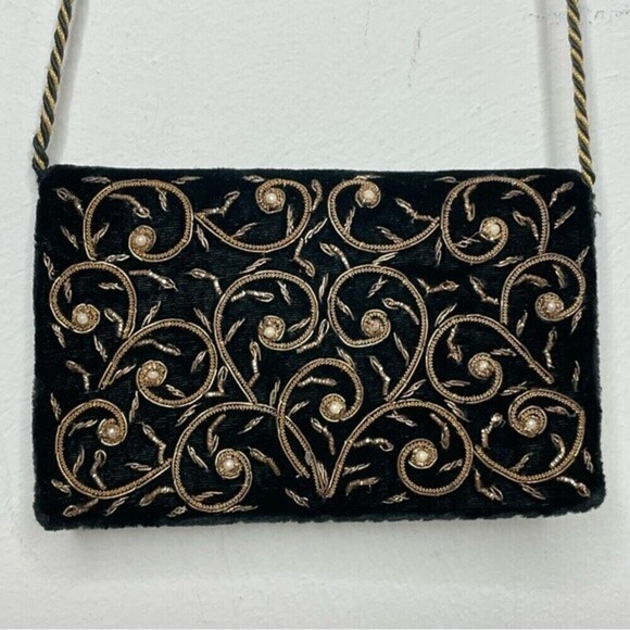 Handbags - Vintage velvet embroidered bag with faux pearls